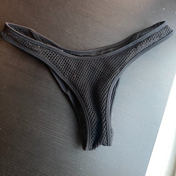 VINTAGE VICTORIA SECRET BIKINI BOTTOM BLACK NETTED SIZE XS - Picture 1 of 5